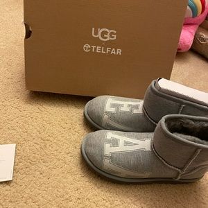 AUTHENTIC NWT telfar uggs 🌈